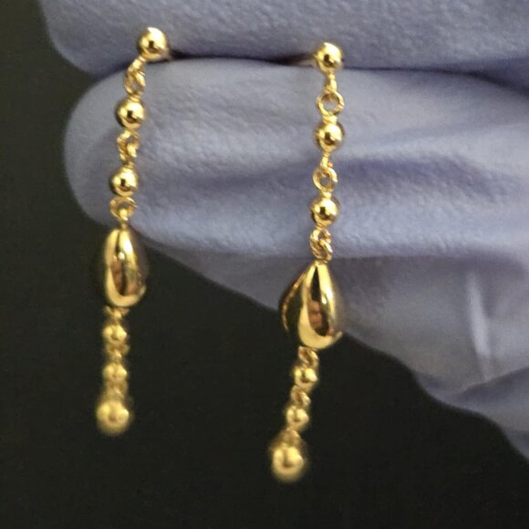 Gold dangling earring - Picture 11 of 17